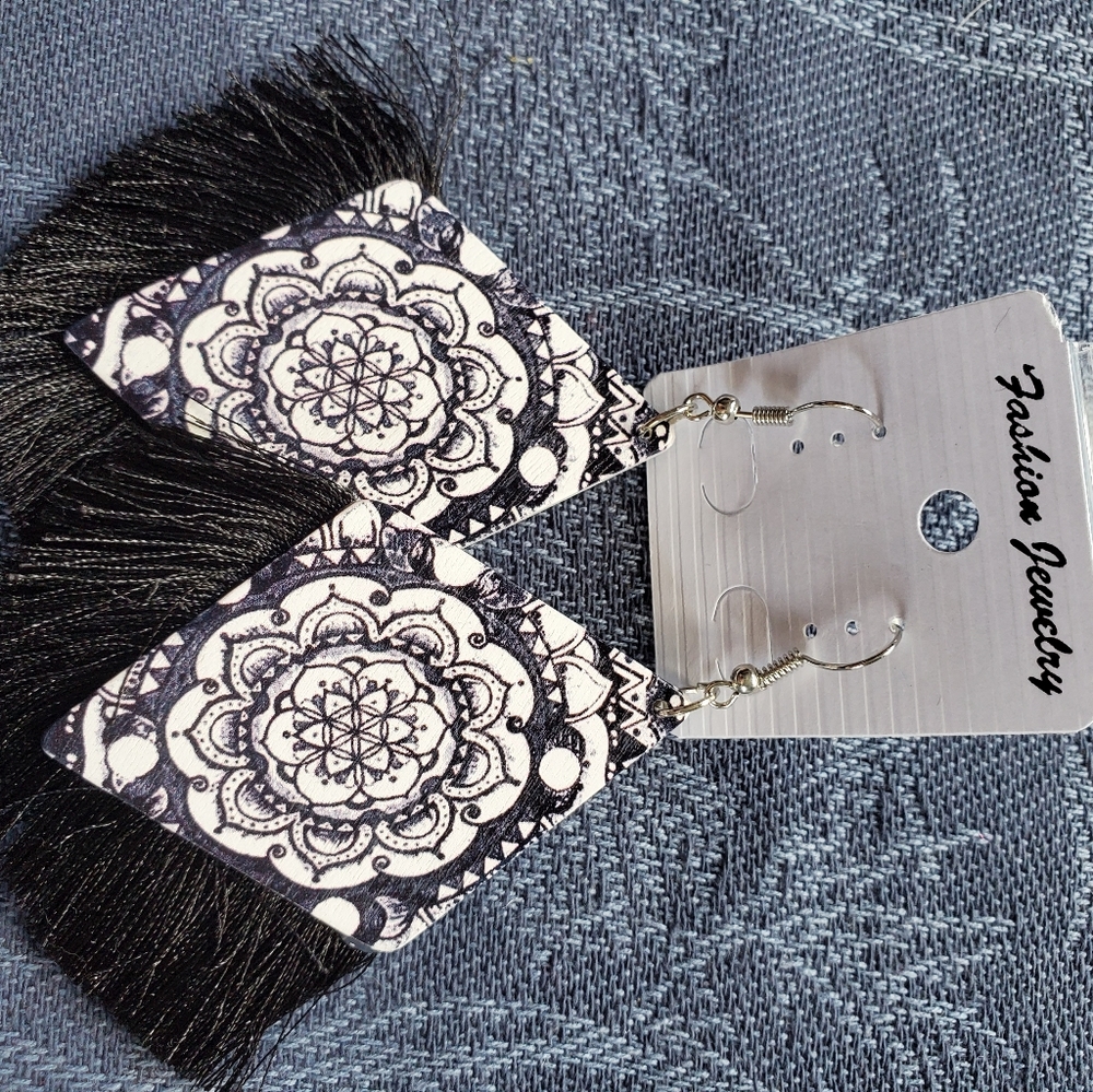 New tassel wood earrings